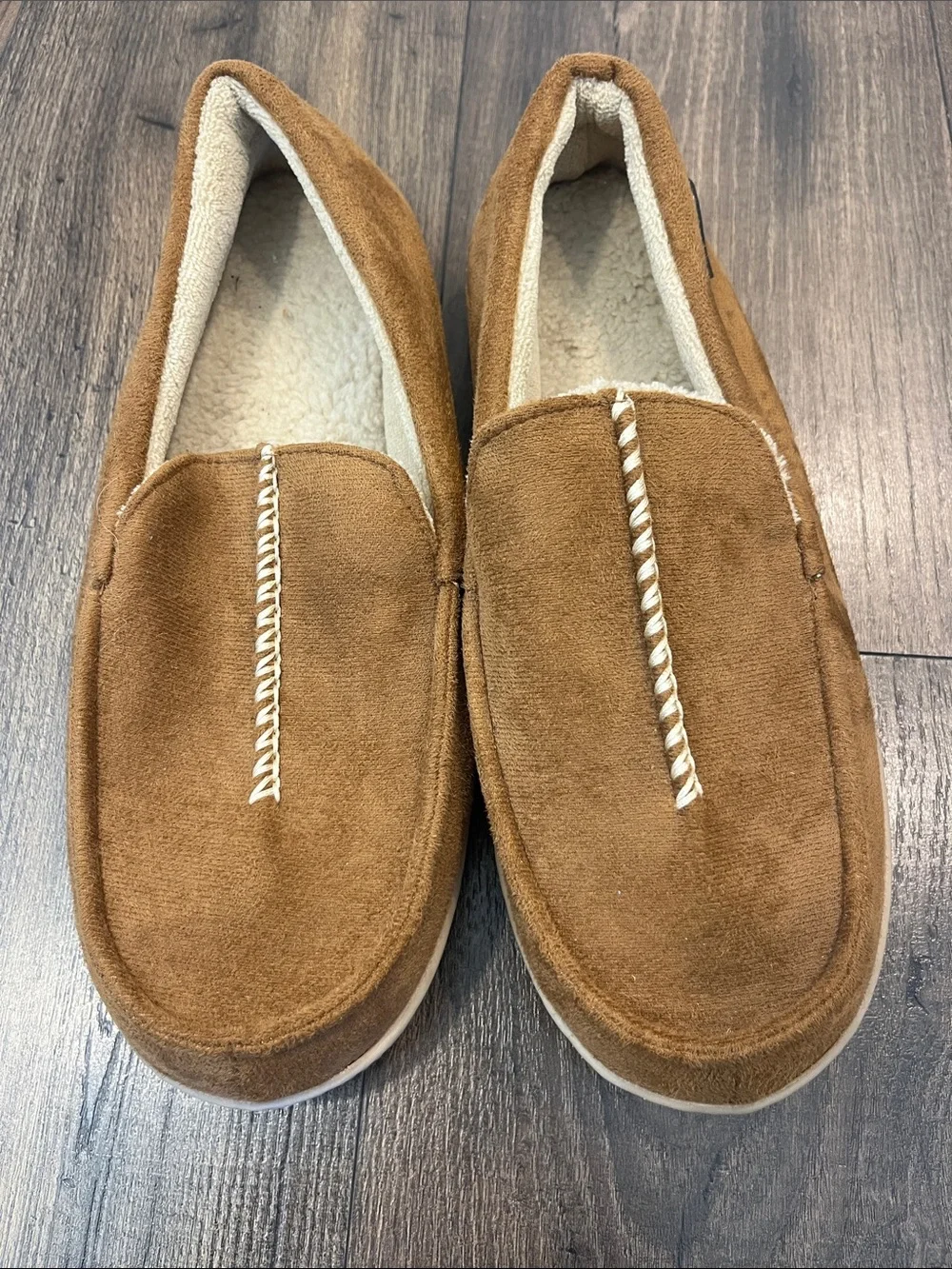 isotoner Men's Tan Slippers